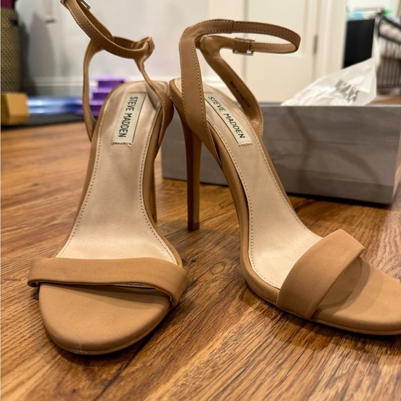 Steve Madden Shoes - Nude Steve Madden heels size 8‎ 1/2